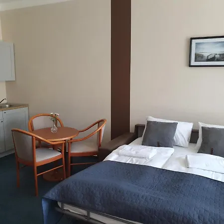 Appart hôtel Karos Wellness Apartman *