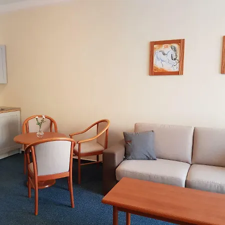 Appart hôtel Karos Wellness Apartman *